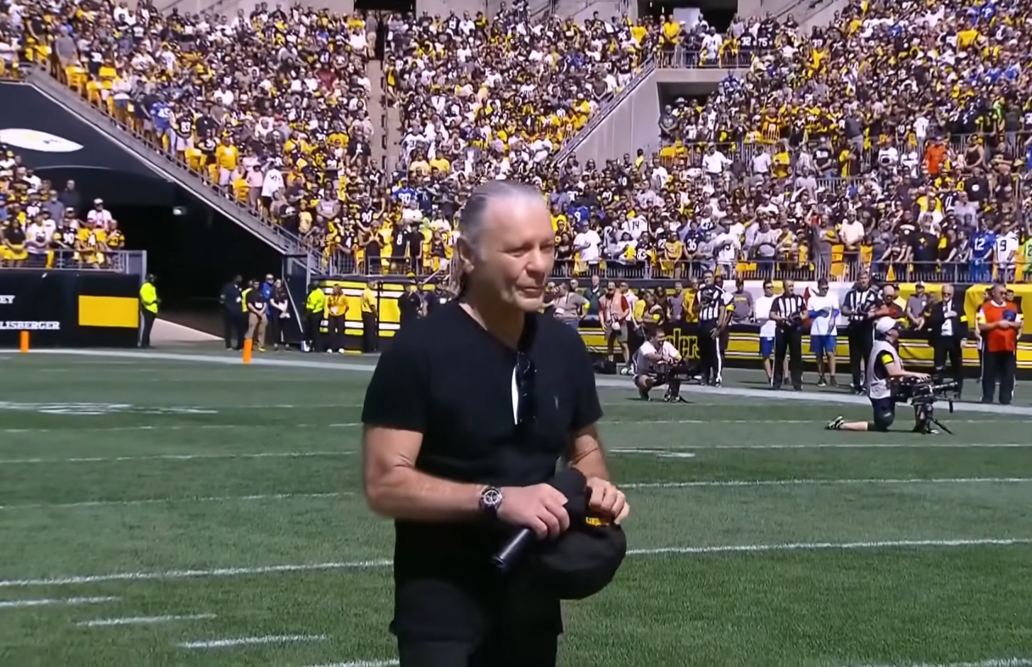 Bruce Sings the USA National Anthem at Steelers vs Seahawks